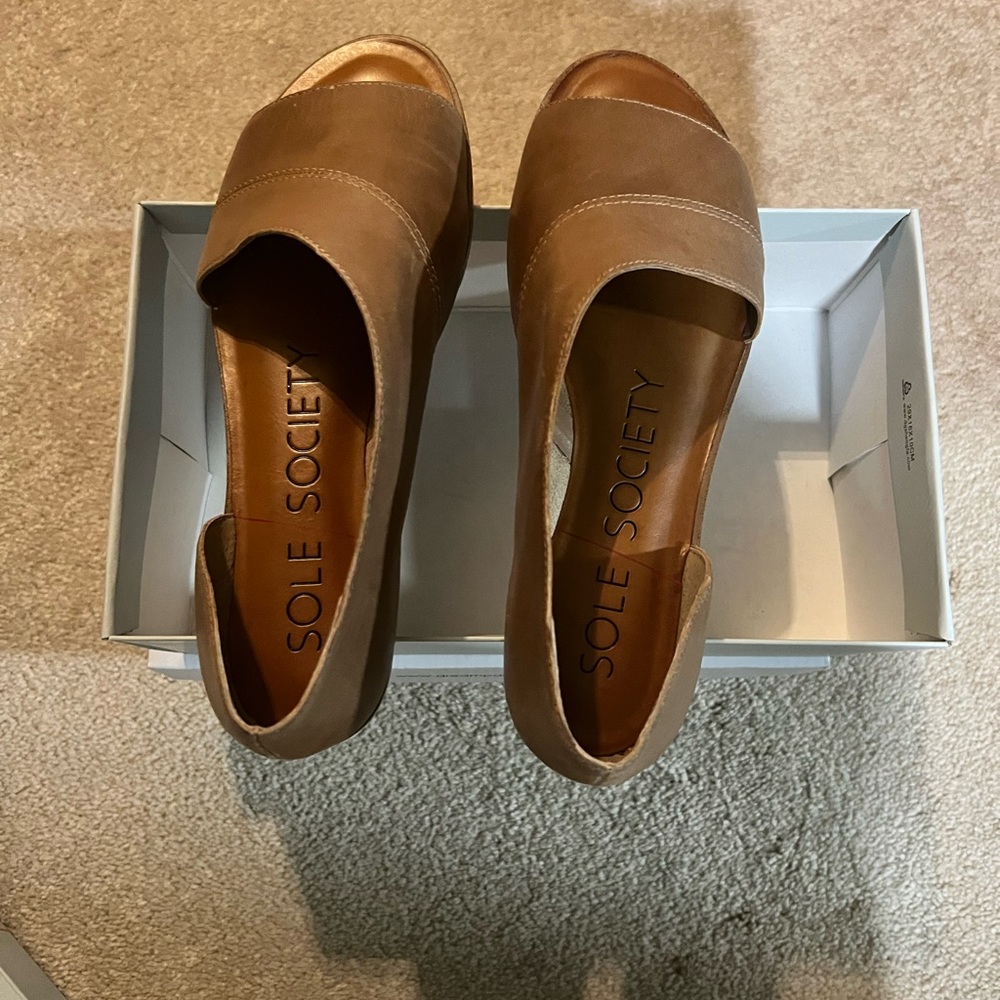 Cut out peep toe flat